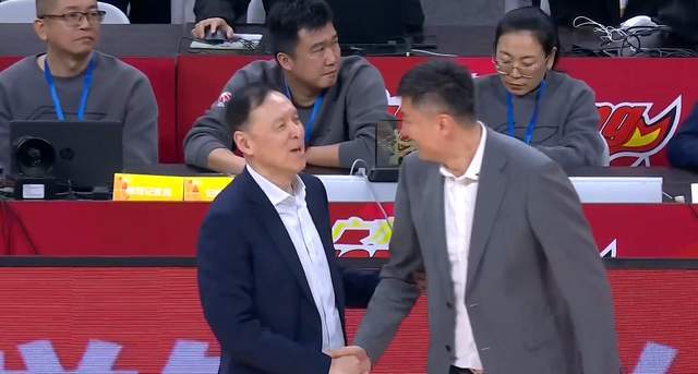 开云体育APP下载-有惊无险！广东轻取鱼腩，胡明轩末节独砍11分，杜锋给老帅上一课