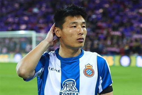 kaiyun-憋屈！102天未首发武磊罕见怒推对手 队友的反应……